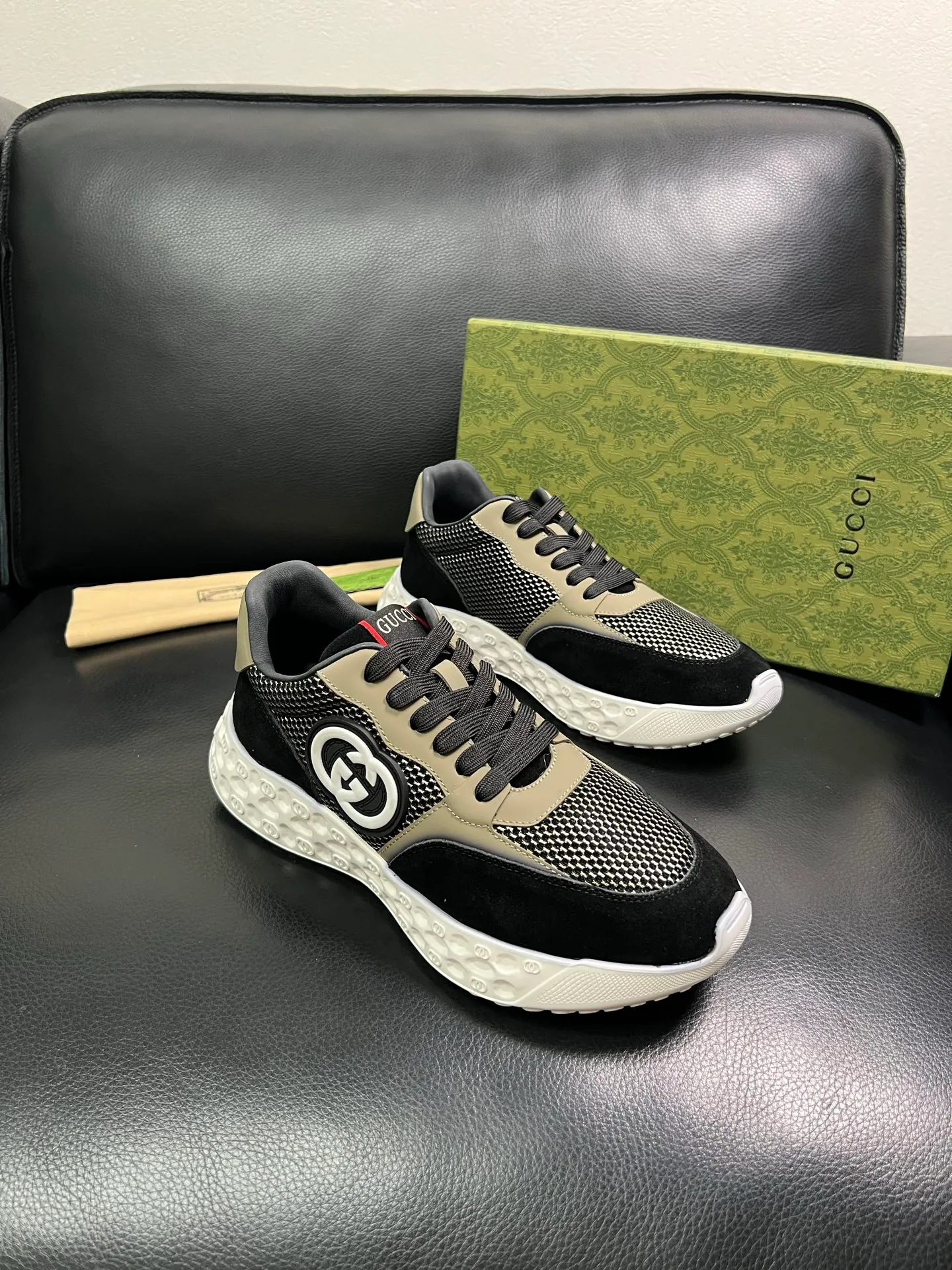 Men's shoes 💰780 Gucci top purchasing agency Gucci counter synchronization. Original factory configuration imported cowhide from Italy with mesh fabric, high-quality splicing and complex craftsmanship, imported cowhide lining, sole: original factory specially provided original sole super comfortable, original factory with single goods high quality, welcome to compare, code number 39-44 (customized 38 45) 85856